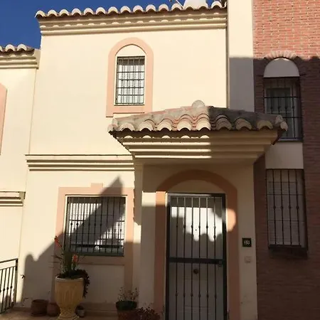 Semesterbostad Stunning 2-bed House In W. Pool, A/c, Garage