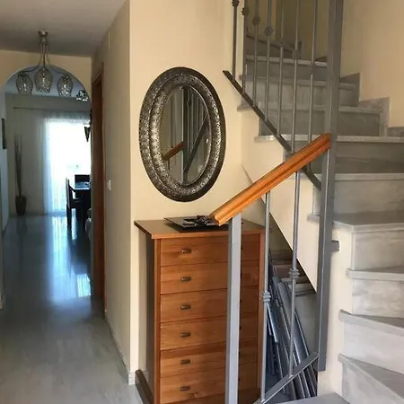 Semesterbostad Stunning 2-bed House In W. Pool, A/c, Garage *