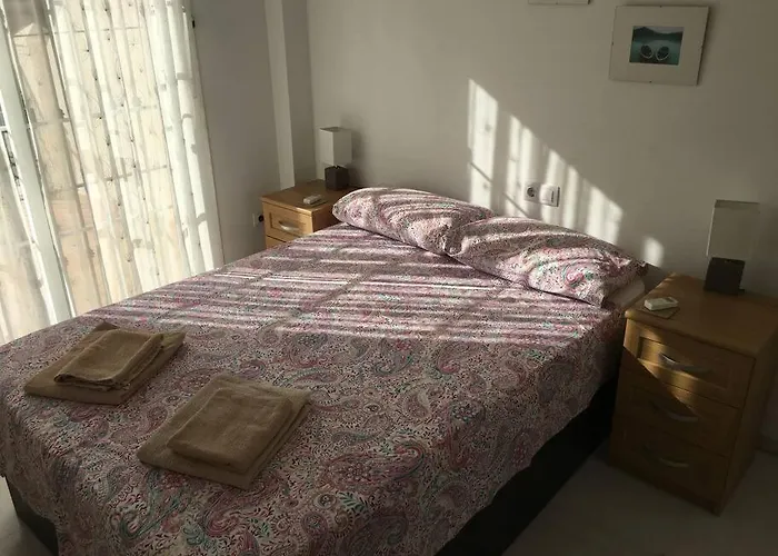 Stunning 2-bed House In W. Pool, A/c, Garage *