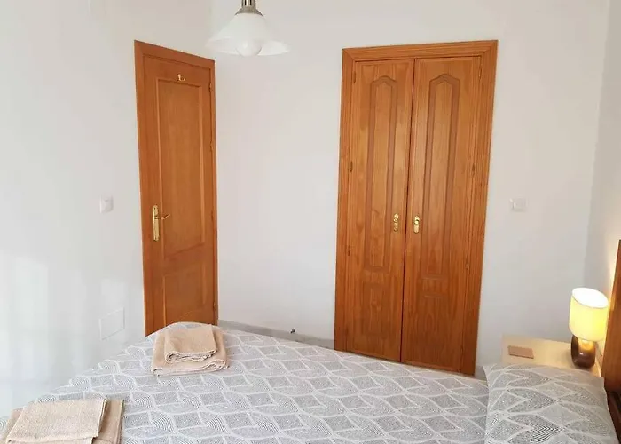 Feriehus Stunning 2-bed House In W. Pool, A/c, Garage Nerja