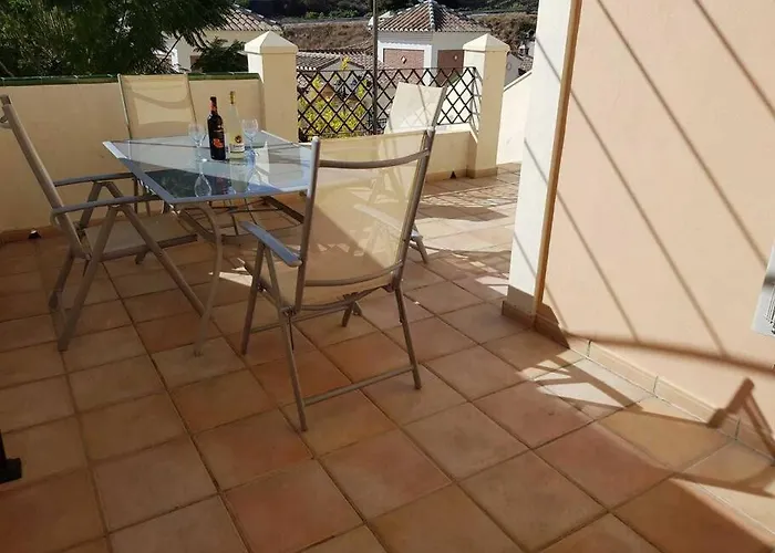 Stunning 2-bed House In W. Pool, A/c, Garage