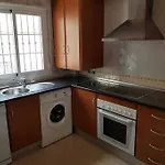 Hébergement de vacances Stunning 2-bed House In W. Pool, A/c, Garage