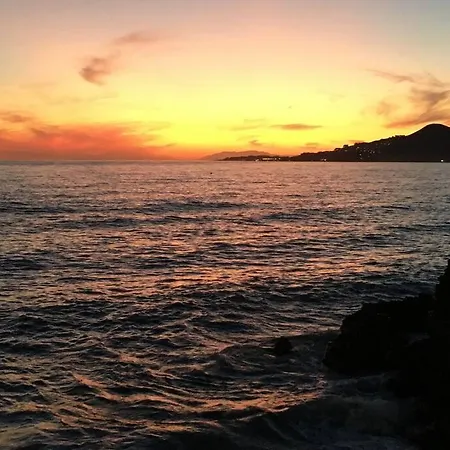 Stunning 2-bed House In W. Pool, A/c, Garage Сasa de vacaciones Nerja