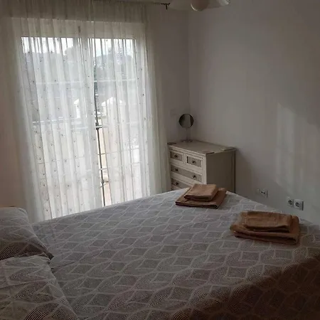 Feriehus Stunning 2-bed House In W. Pool, A/c, Garage