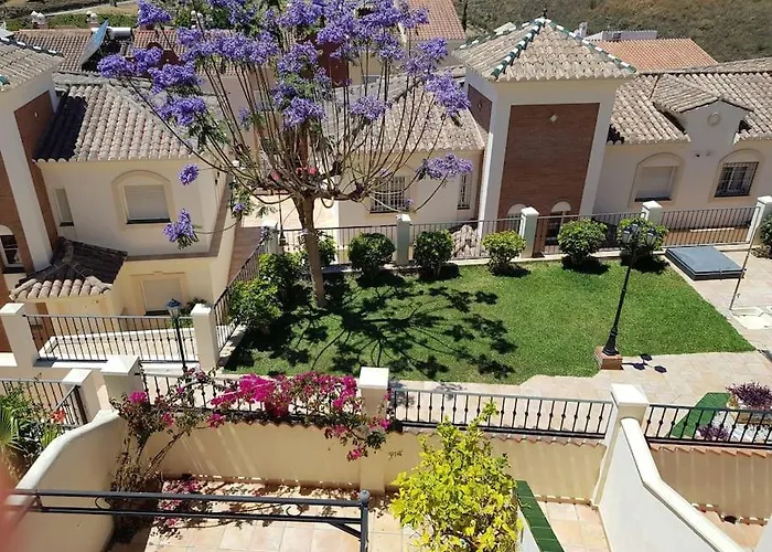 Сasa de vacaciones Stunning 2-bed House In W. Pool, A/c, Garage Nerja