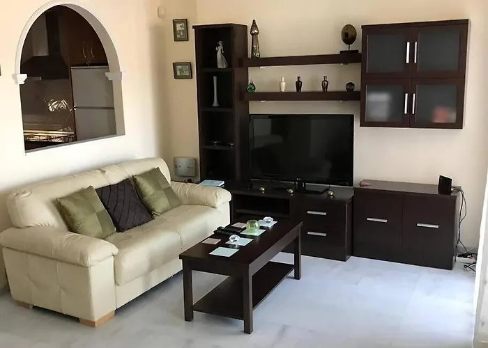 Stunning 2-bed House In W. Pool, A/c, Garage Сasa de vacaciones