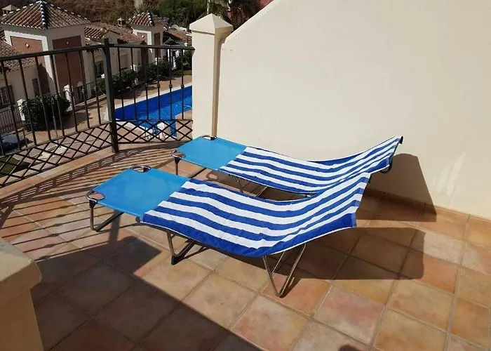 Stunning 2-bed House In W. Pool, A/c, Garage Holiday home