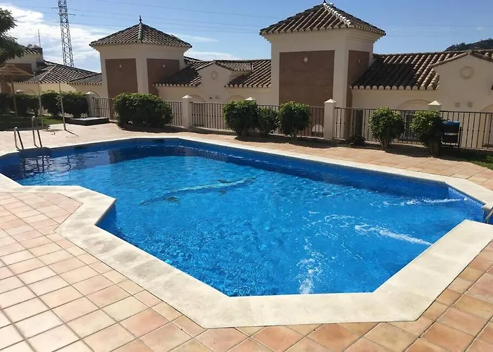 Stunning 2-bed House In W. Pool, A/c, Garage *