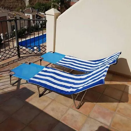 Stunning 2-bed House In W. Pool, A/c, Garage Vakantiehuis