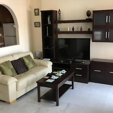 Stunning 2-bed House In W. Pool, A/c, Garage Casa de Férias